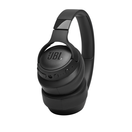 Um par de fones de ouvido JBL Tune 760NC repousa sobre uma mesa elegante e moderna, cercado por uma suave iluminação ambiente e algumas notas musicais espalhadas.