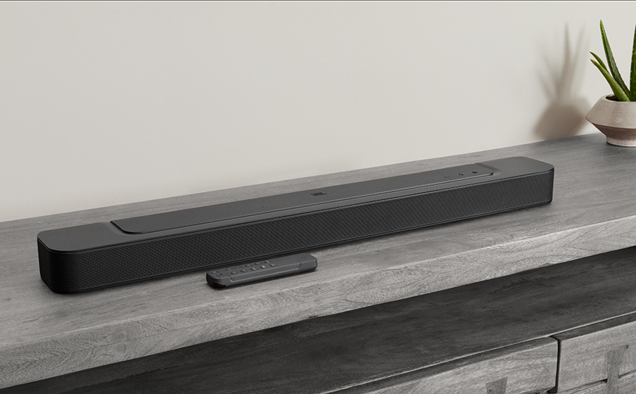 ファッションシーンで話題のこれから流行るブランド12選 JBL_Soundbar_300_Lifestyle_02_ スピーカー・ウーファー