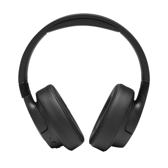 Um par de fones de ouvido JBL Tune 760NC descansando em uma mesa moderna e elegante com iluminação ambiente suave.