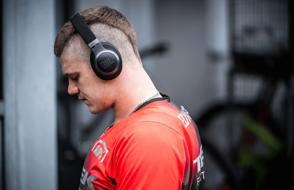 Headphone: conheça os benefícios dos fones over ear. Tecnologia e Moda está no seu auge por causa desses acessórios