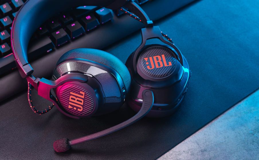 Sinta-se no centro do jogo com o JBL QuantumSOUND Signature